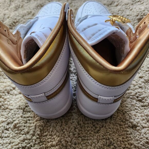 Wmns Air Jordan 1 Retro OG High Metallic Gold Brand New Sz 12 - Picture 6 of 10